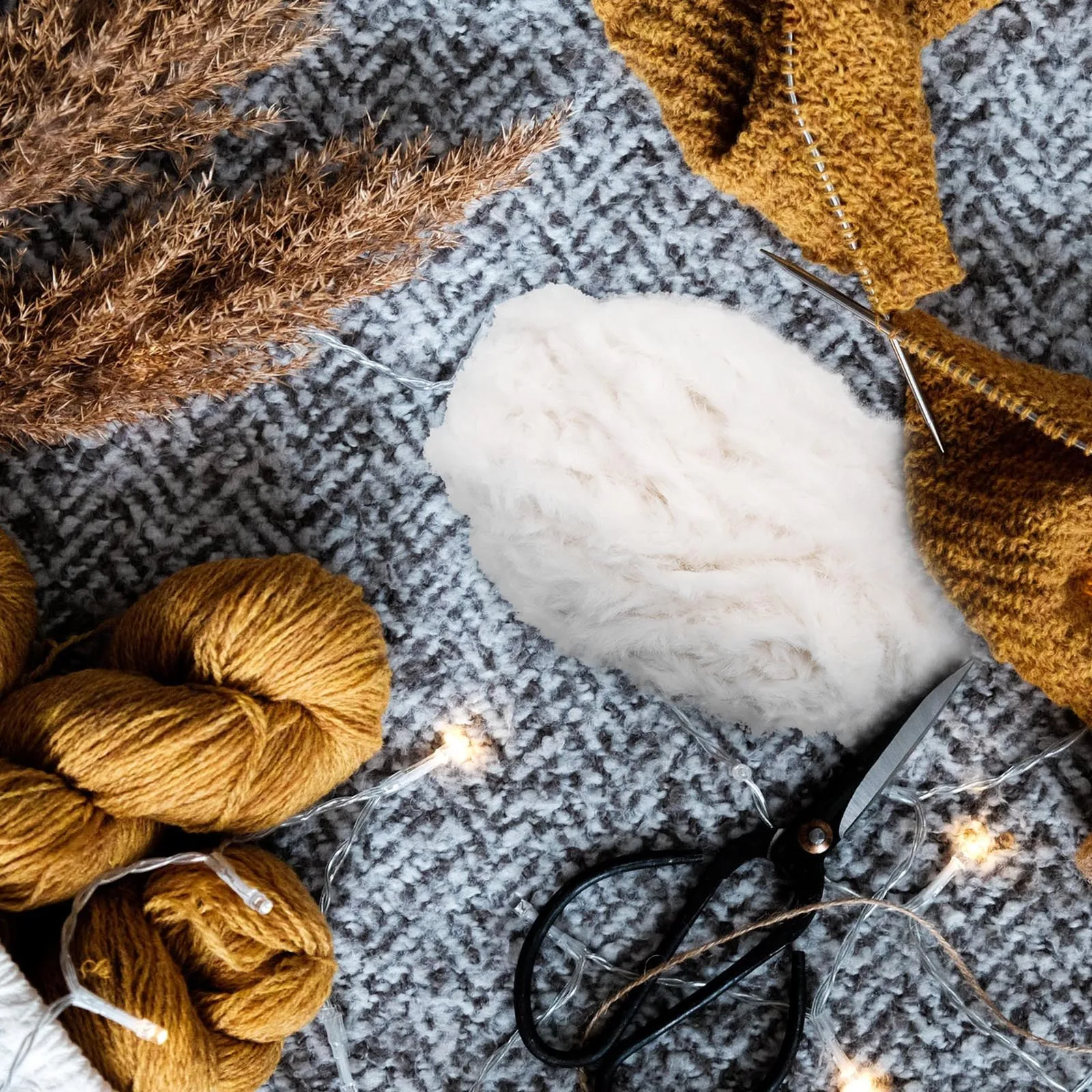 

2Pcs Imitation Wool Super Yarn Chunky Soft Eyelash Yarn Perfect for Knit Crochet Scarfs Hats Blankets Imitation Wool