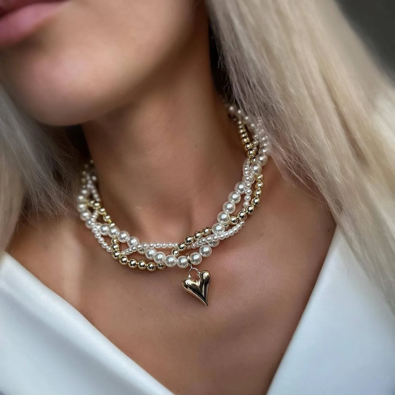 Multilayer Gold and White Irregular Beaded Pearl Necklace Choker Short On The Neck Clavicle Chain for Women Trendy Jewelry New