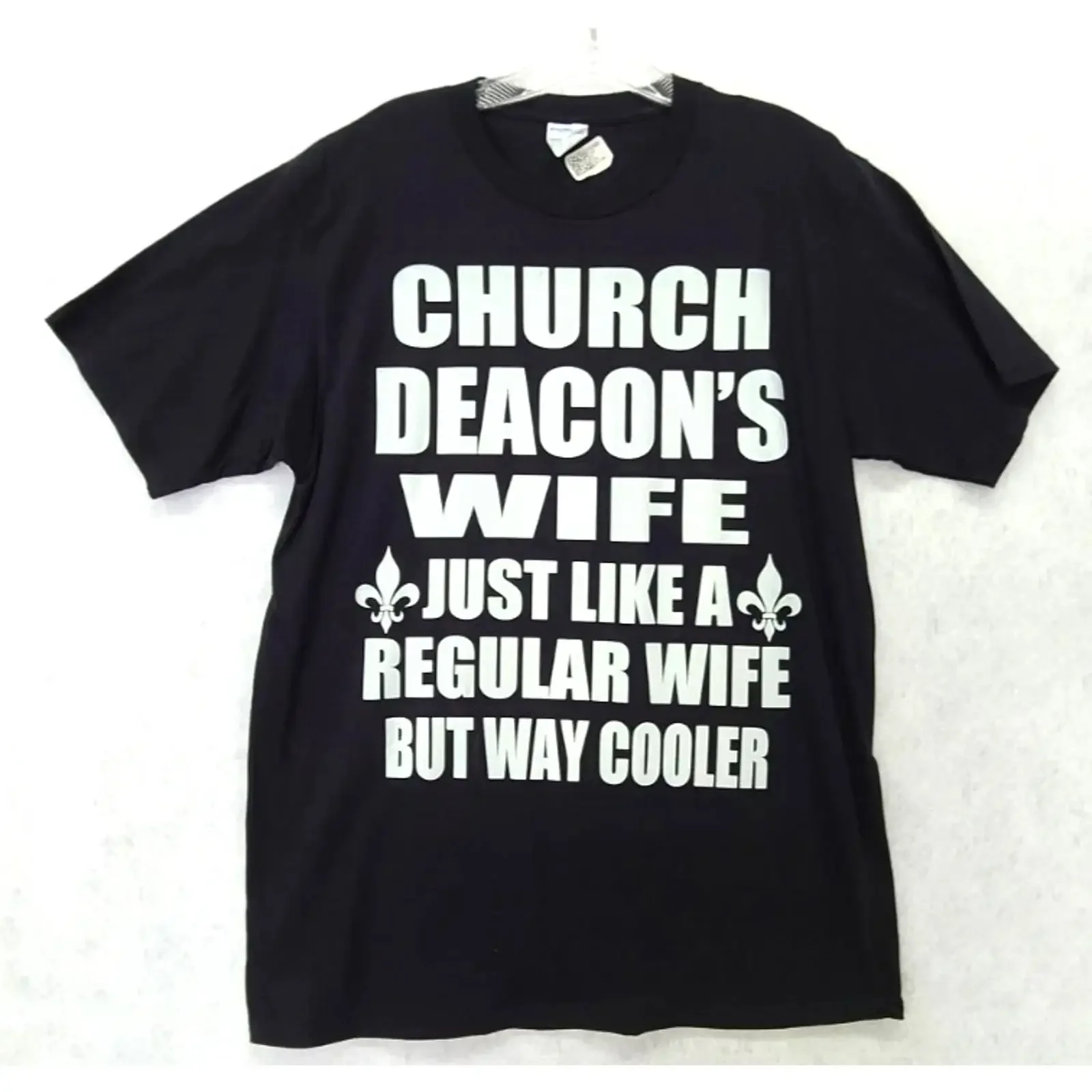 T-shirt humoristique « La femme du diacre est bien plus cool » – Grande taille, décontracté, vintage, délavé, élégant, vêtements de créateur