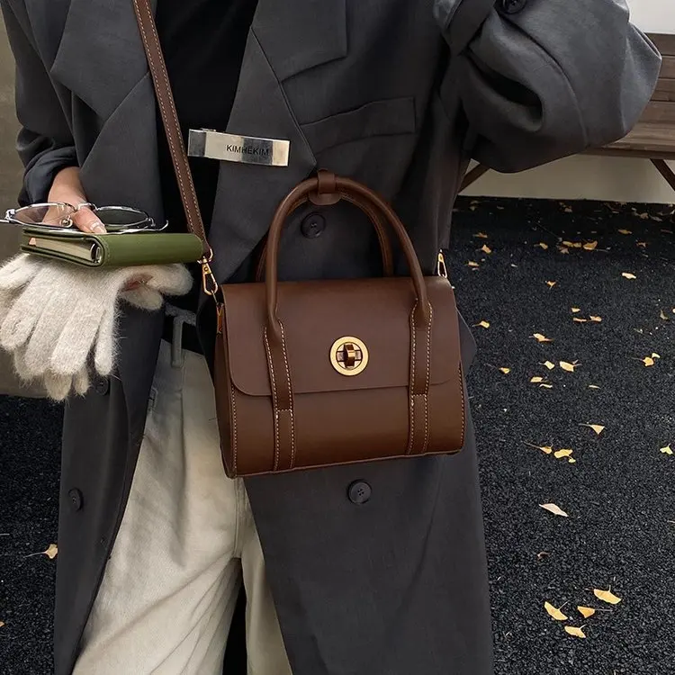 

2025 Summer Vintage Shoulder Bag, Niche Crossbody Purse for Women, Casual Commuter Tote, Minimalist Day-to-Night Bag, Textured