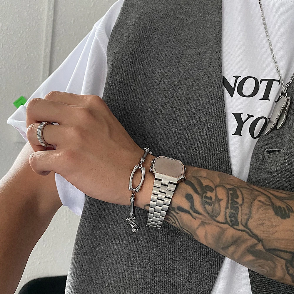 男性用チタンスチールブレスレット,骨の骨格を備えたブレスレット,男性用の流行のアクセサリー,小さくてハイエンド,新しい,saz2024