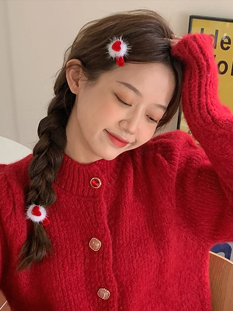 Рисунок 6 - Красные бархатные заколки для волос