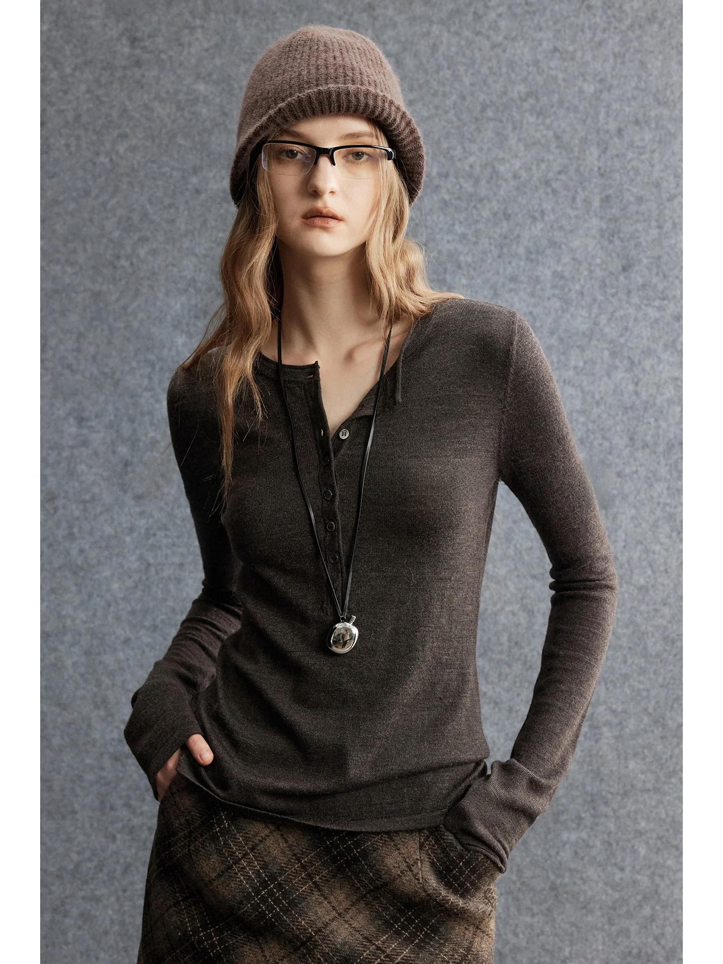 

Вязаный свитер Biella Camere с эффектом похудения, модный с открытым воротником Генри, универсальная длинная шерстяная футболка свеча для женщин...