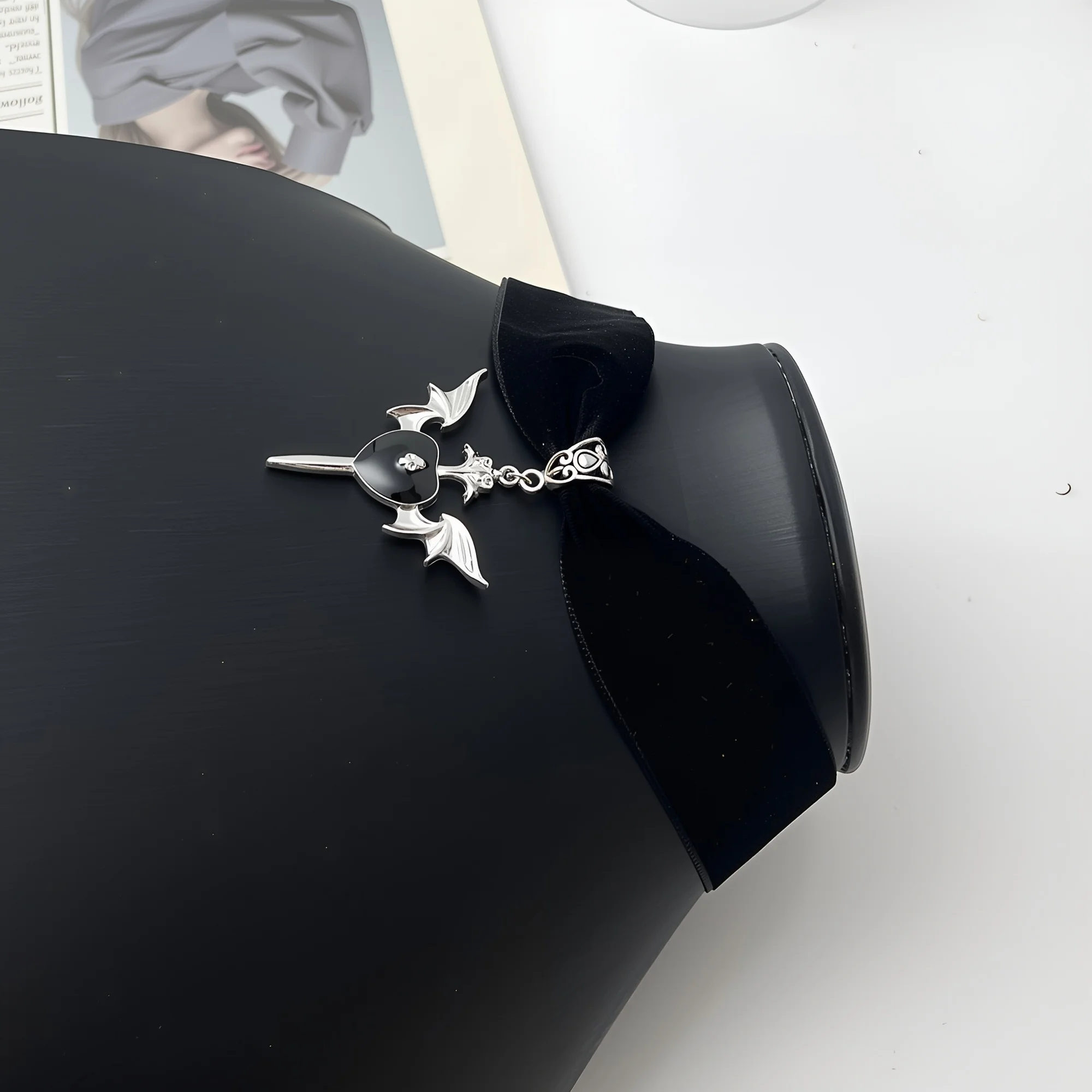 1 piece Gothic Winged Skull Enamel Black Heart Pendant Velvet Choker a Vintage Punk Necklace Suitable for Women as a Gift - view 3