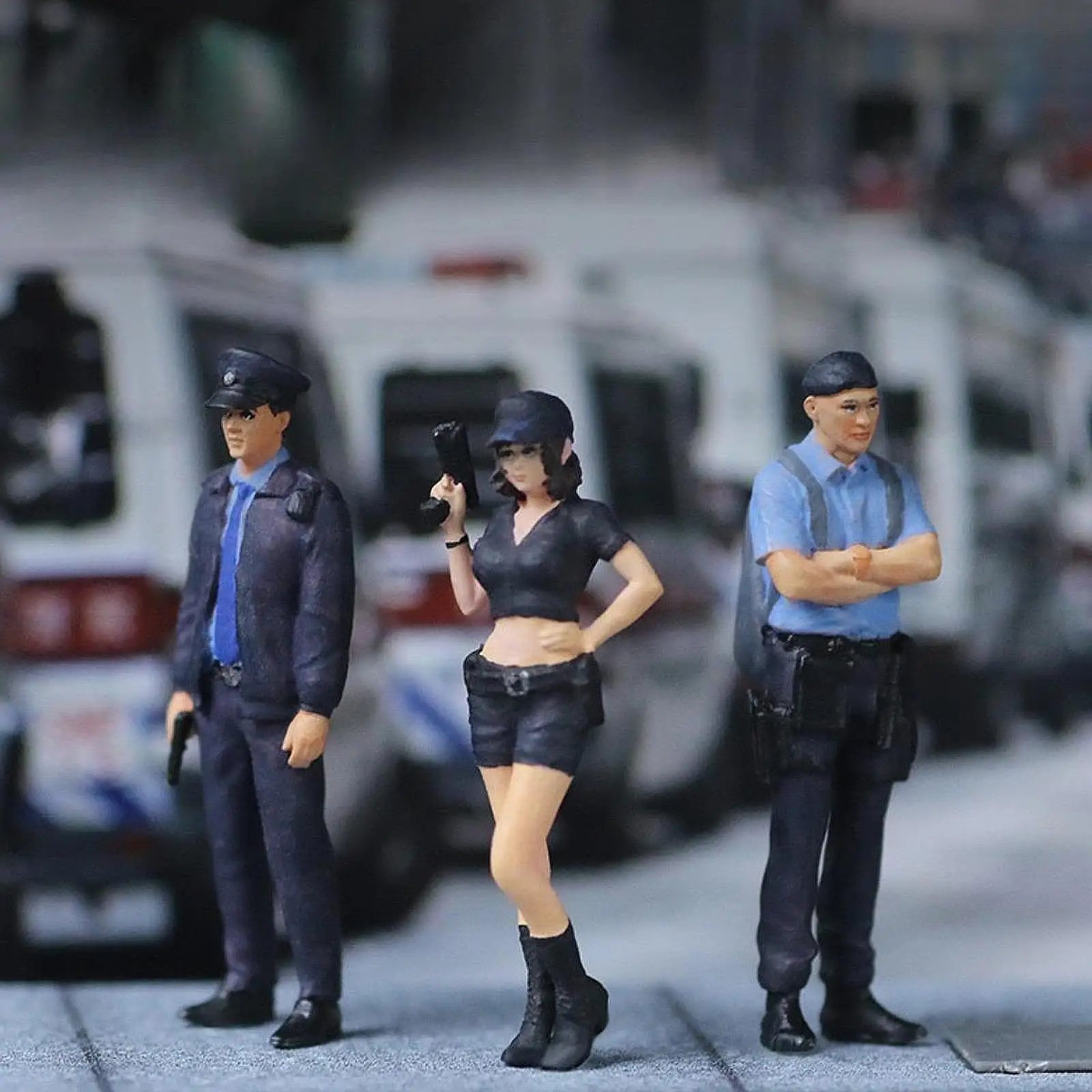 

3Pcs 1/64 Diorama Police Figures Collectibles Hand Painted Layout Desk Decor for
