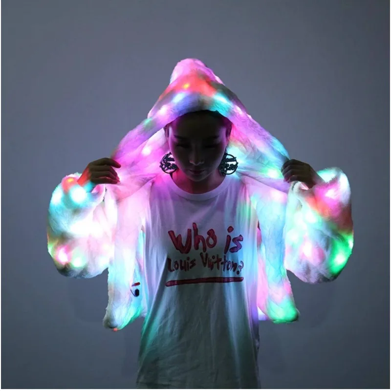 

Красочная светодиодная подсветка Куртка из искусственного меха Одежда для выступлений для мужчин и женщин Плюшевый сценический костюм для барных вечеринок Светящийся наряд Опора