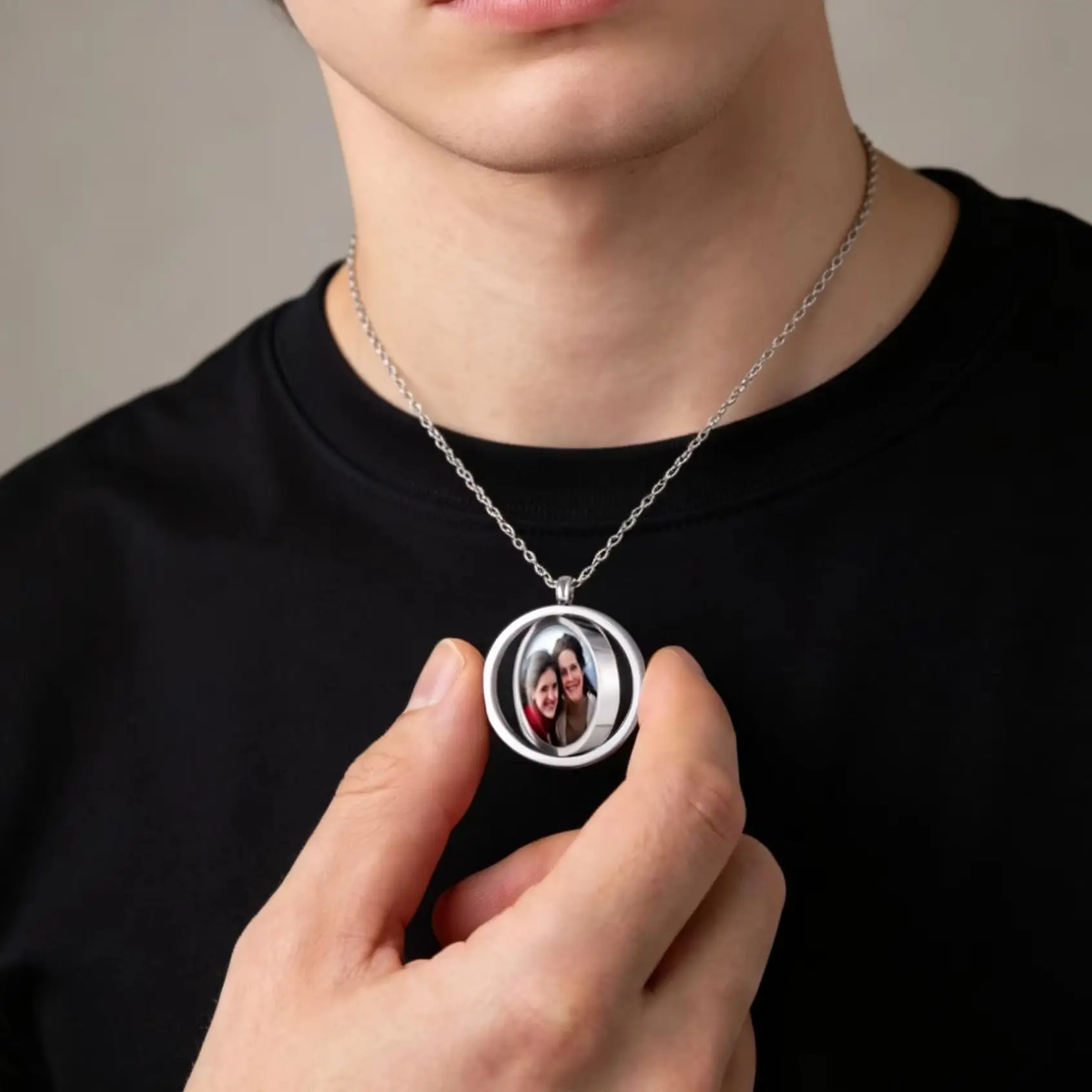 Customized Double-sided Photo Rotatable Round Pendant Necklace Personalized Picture Stainless Steel Jewelry Gift for Father Mom