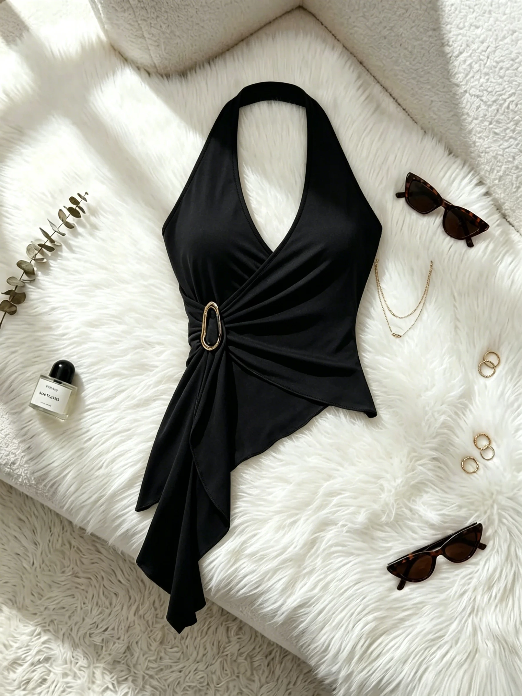 Damen Neckholder-Tanktop mit V-Ausschnitt, ärmellos, Metallschnalle, gedrehter Vorderseite, asymmetrischem Saum, gerafftem, schmal geschnittenem, dehnbarem Cami für Partys und Ausgehzwecke. – Detail 1