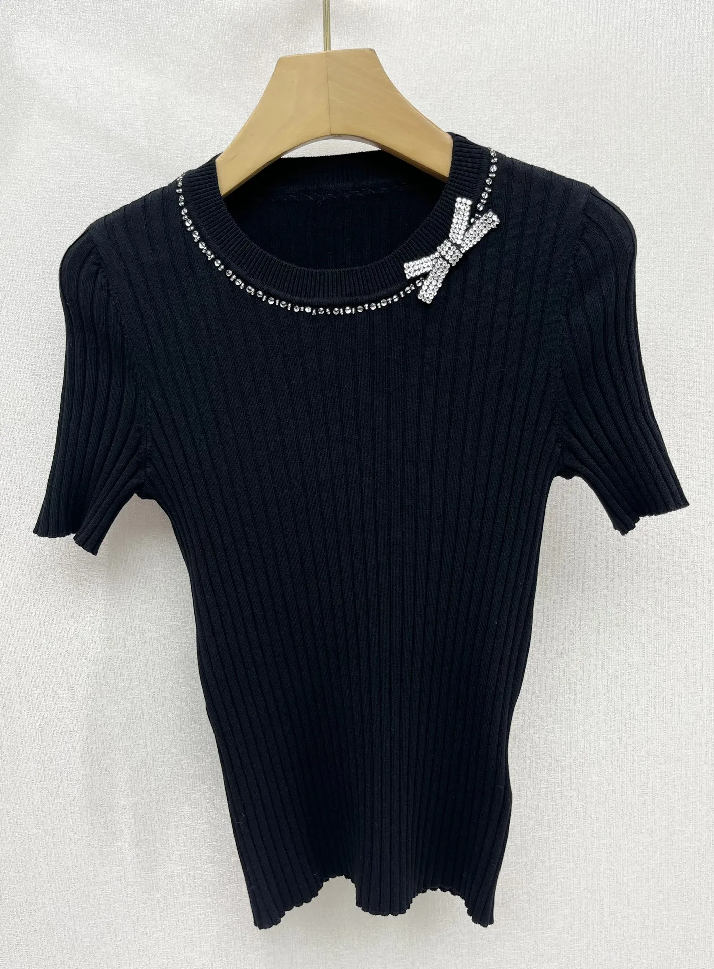 Women's ClothingEarly spring knitted T-shirt, wool blended yarn, diamond bow element, simple and elegant