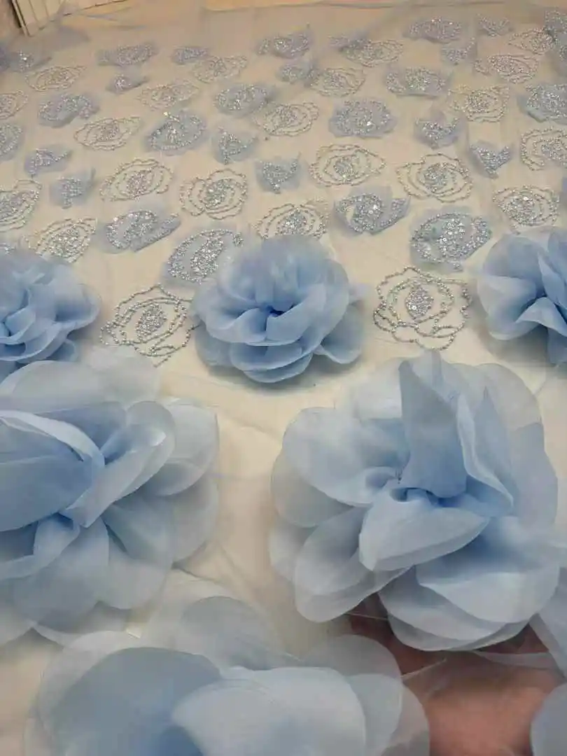 2025 Ultimo tessuto di pizzo nigeriano con perline di fiori 3D Tessuto di pizzo con perline a mano Tessuto di pizzo con perline ricamate francesi di lusso per la cerimonia nuziale
