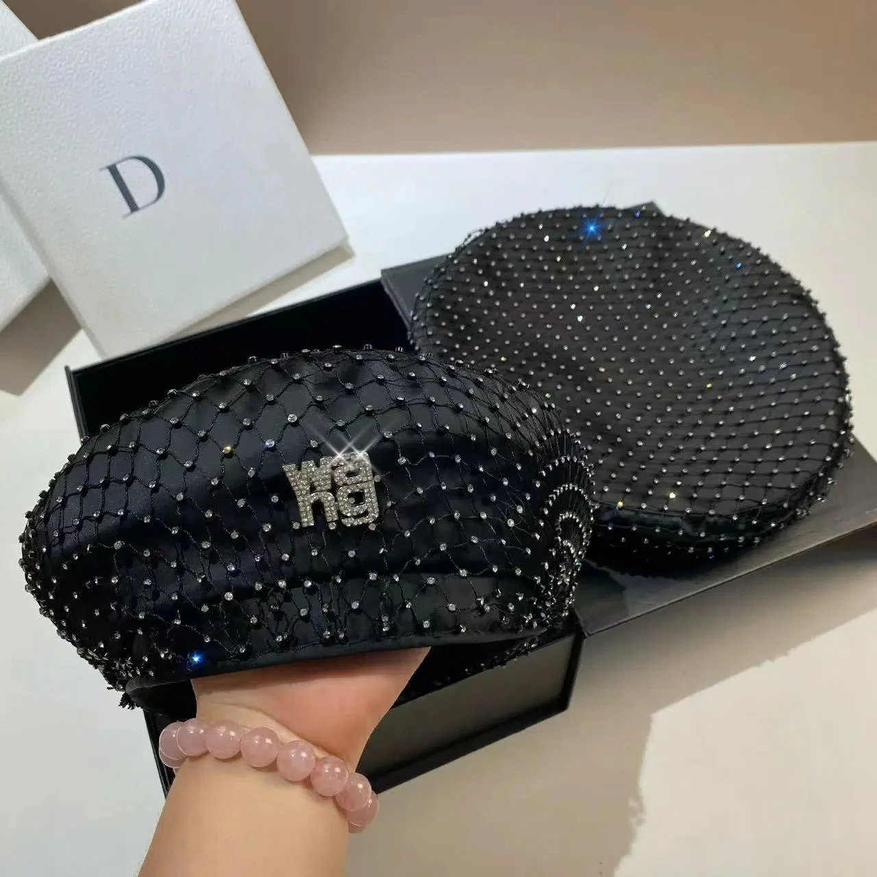 

Модные зимние шапки для женщин с буквами и стразами для девочек, черная сетка с бриллиантовым декором, роскошная элегантная шапка во французском стиле для вечеринки