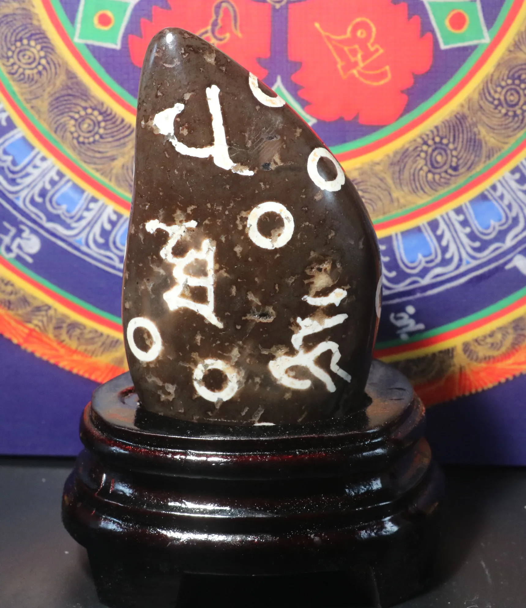 

A Treasure Energy Tibetan Old Agate 17 Eyes 6 OM Words Rock Stone dZi Bead Statue Carving L For Display L Timestown UPD22