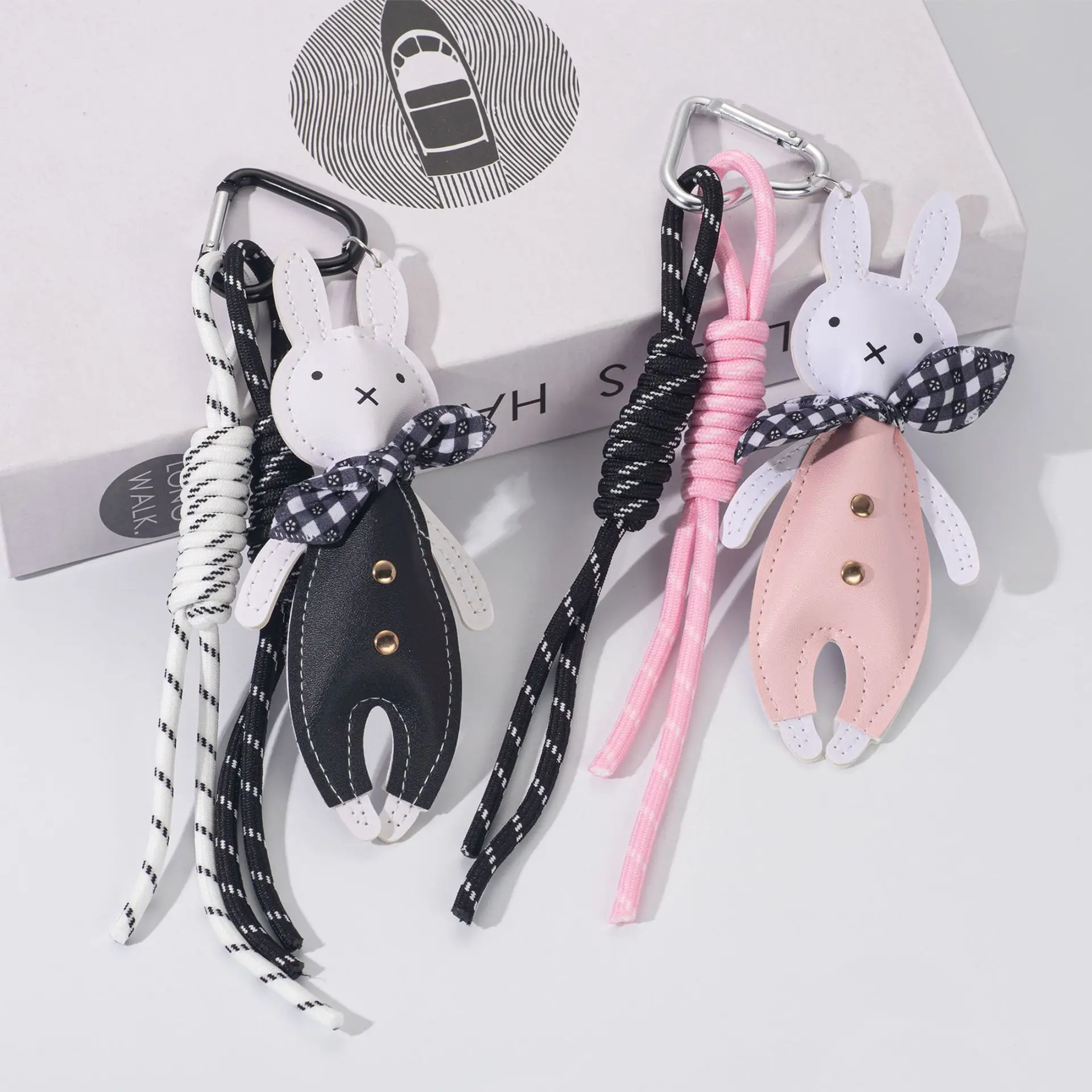 Nouveau mignon sac en cuir pendentif écharpe lapin poupée pendentif cartable voiture lanière Premium porte-clés accessoires sac pièces accessoires