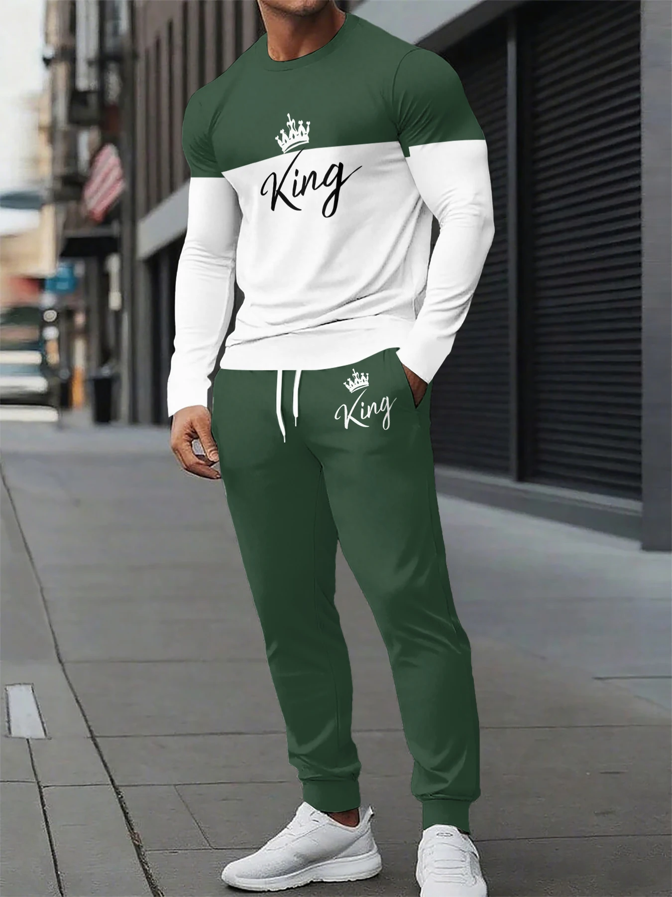 

The new men's round-neck sweatshirt set for Spring and Autumn features street fashion comfort and gradient printing