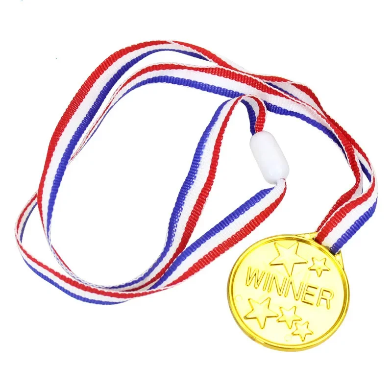 60 stks/set Kinderen Goud Plastic Winnaars Medailles Sport Dag Party Bag Prijs Awards Speelgoed Voor Kids Party Fun Levert Hoge kwaliteit