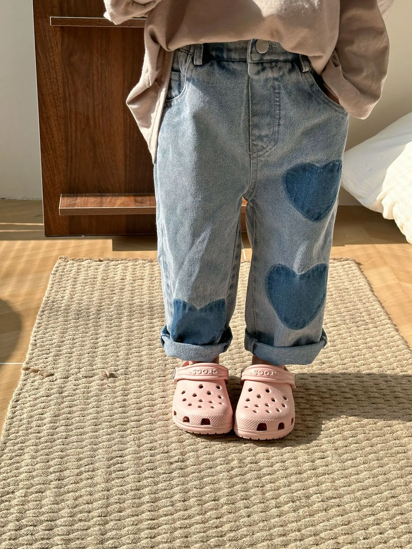 Children\'s Pants 2026 Spring Autumn Korean New Boys Jeans Heart Girls Denim Trousers Toddler Cotton Loose Kids Straight Jeans