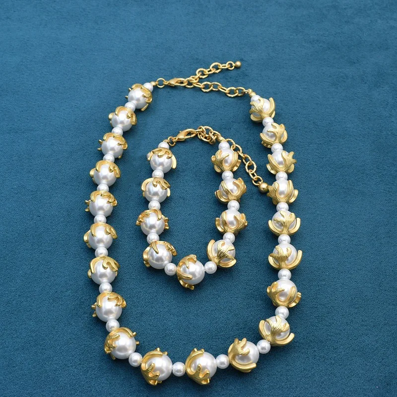 

Fashion Vintage Western Style Retro Light Luxury High-end Design Glass Pearl Strand Necklace Bracelet Jewelry Set for Women