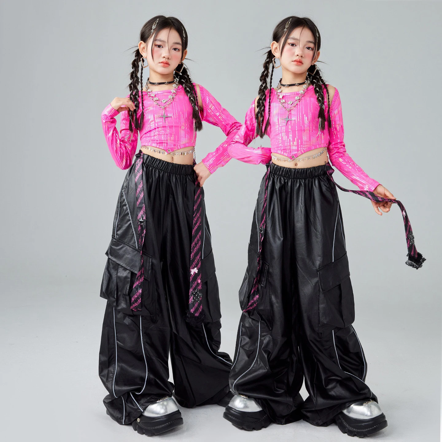 2026 ジャズダンス衣装女の子長袖ピンクへそトップス黒革パンツ子供 Kpop ヒップホップパフォーマンス服 BL18347