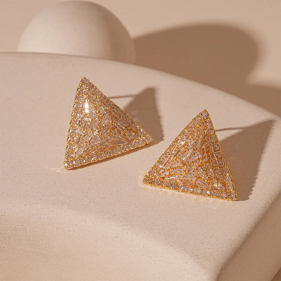 Simple light luxury style zircon triangular geometry, earrings are fashionable,exquisite and versatile temperament, and high-end