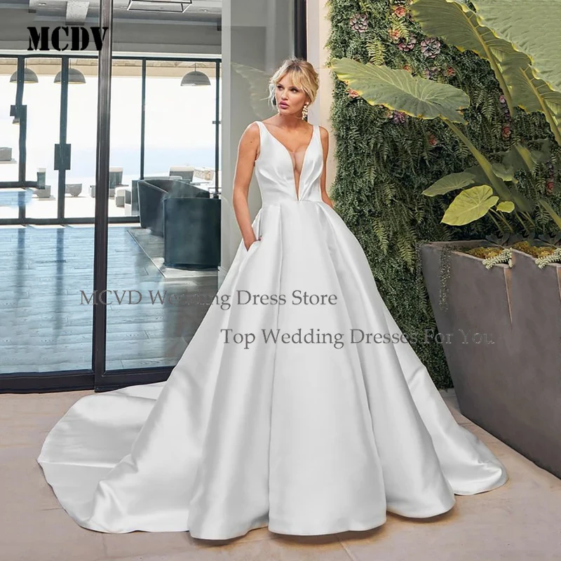 

MCDV 2025 Satin Wedding Dresses V Neck Sleeveless Bride Gown Open Back With Pockets Elegant Customized Bridal Dresses
