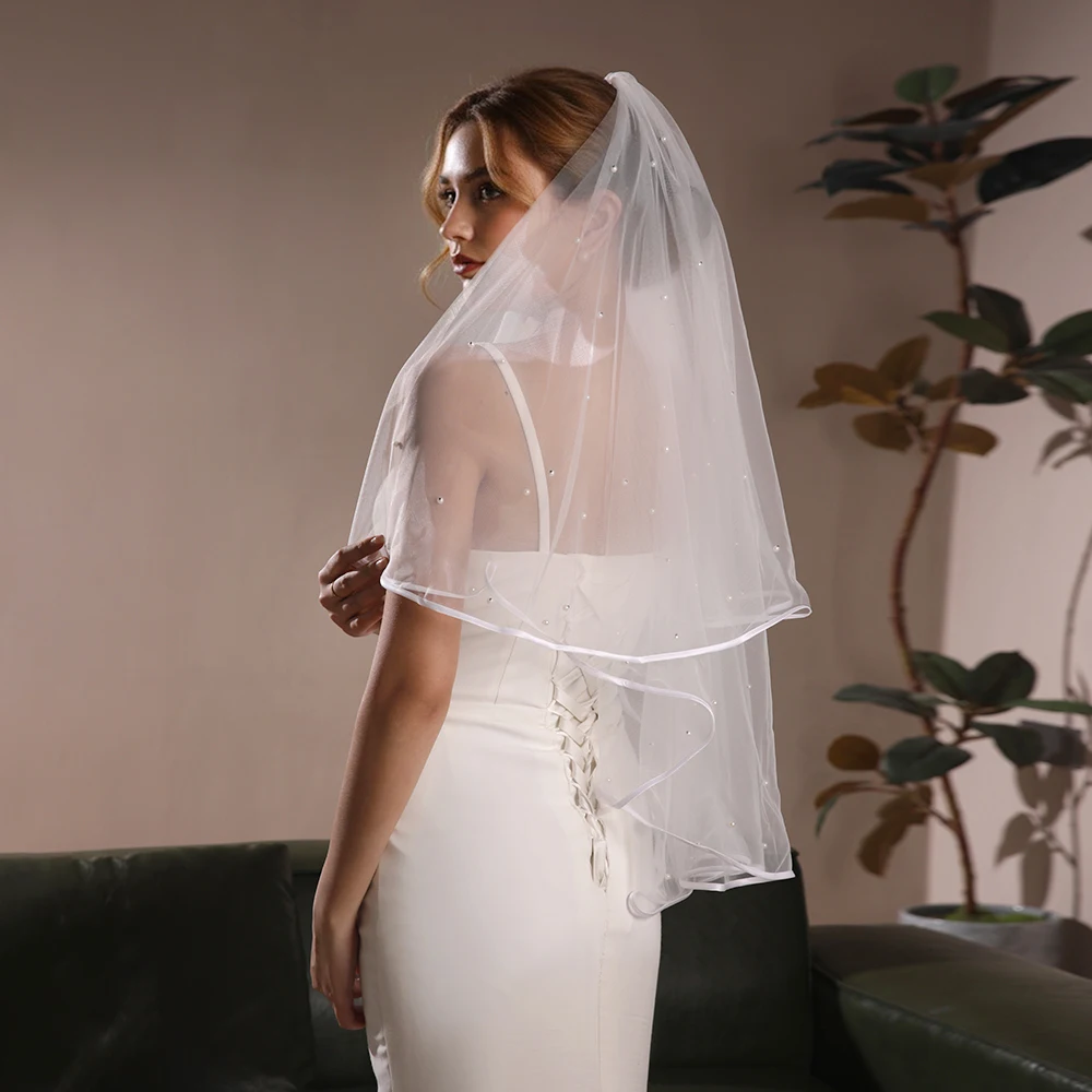 

Короткая фата для невесты с жемчужной лентой и гладким краем, в ретро-романтическом стиле, с гребнем для волос