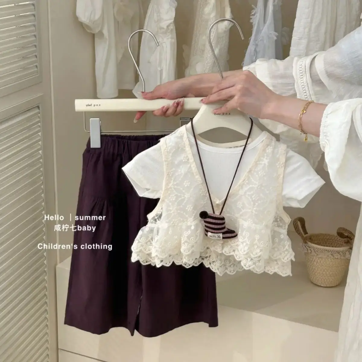 

Girls Summer Set 2025 New Stylish Baby Girl Summer Vest Short Sleeved T-shirt Wide Leg Pants Three Piece Set Trendy