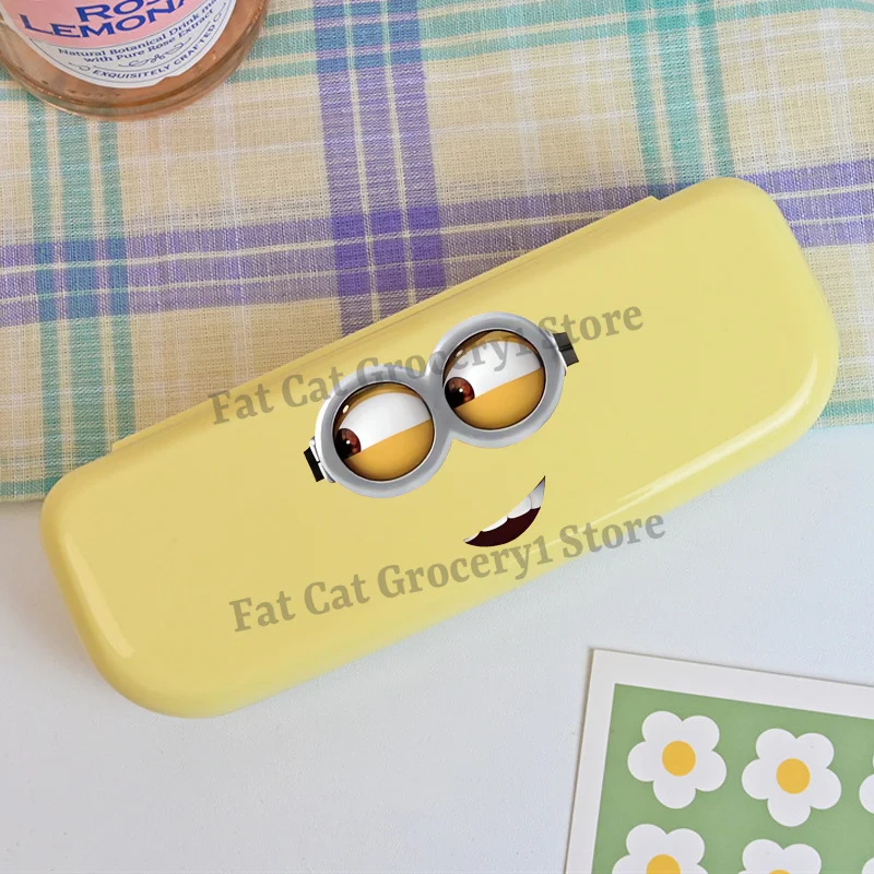 Minions Brillenetui – Neuheit für Kinder: Anime-Brillenbox mit Ausdrucksdesign für Mädchen und Jungen – Brillen-Organizer und Aufbewahrungsbox – Kinderspielzeug und Geschenk