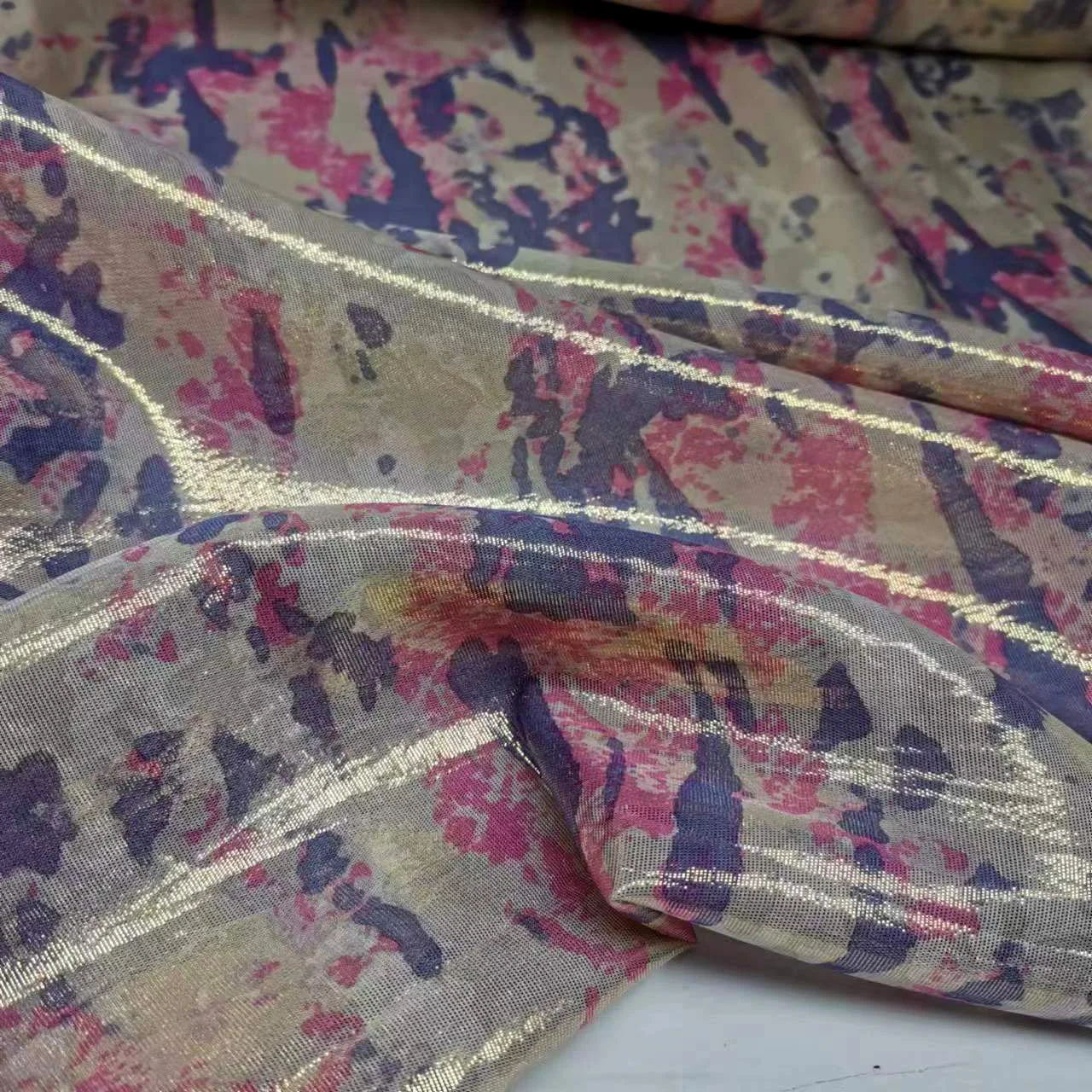 Na sprzedaż Glamy Floral wydrukowano musujące kwalifikacje błyszczący metaliczny żakardowy jedwab oddychająca sukienka Saree tkaniny