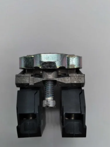 Brand New Original  ZB4BZ103  Key switch selector, metal, black, Ø22, key n°455, 3 positions, stay put,   Fast Delivery