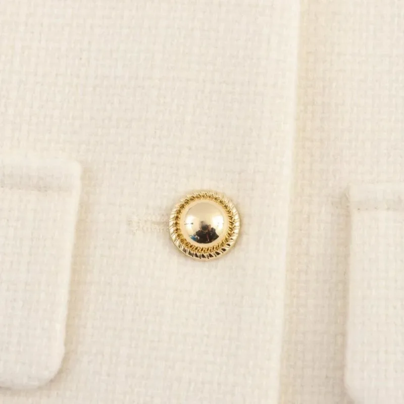 سترة تويد نسائية جديدة لخريف 2025 بجيوب ورقبة دائرية معطف نسائي أنيق بلون سادة