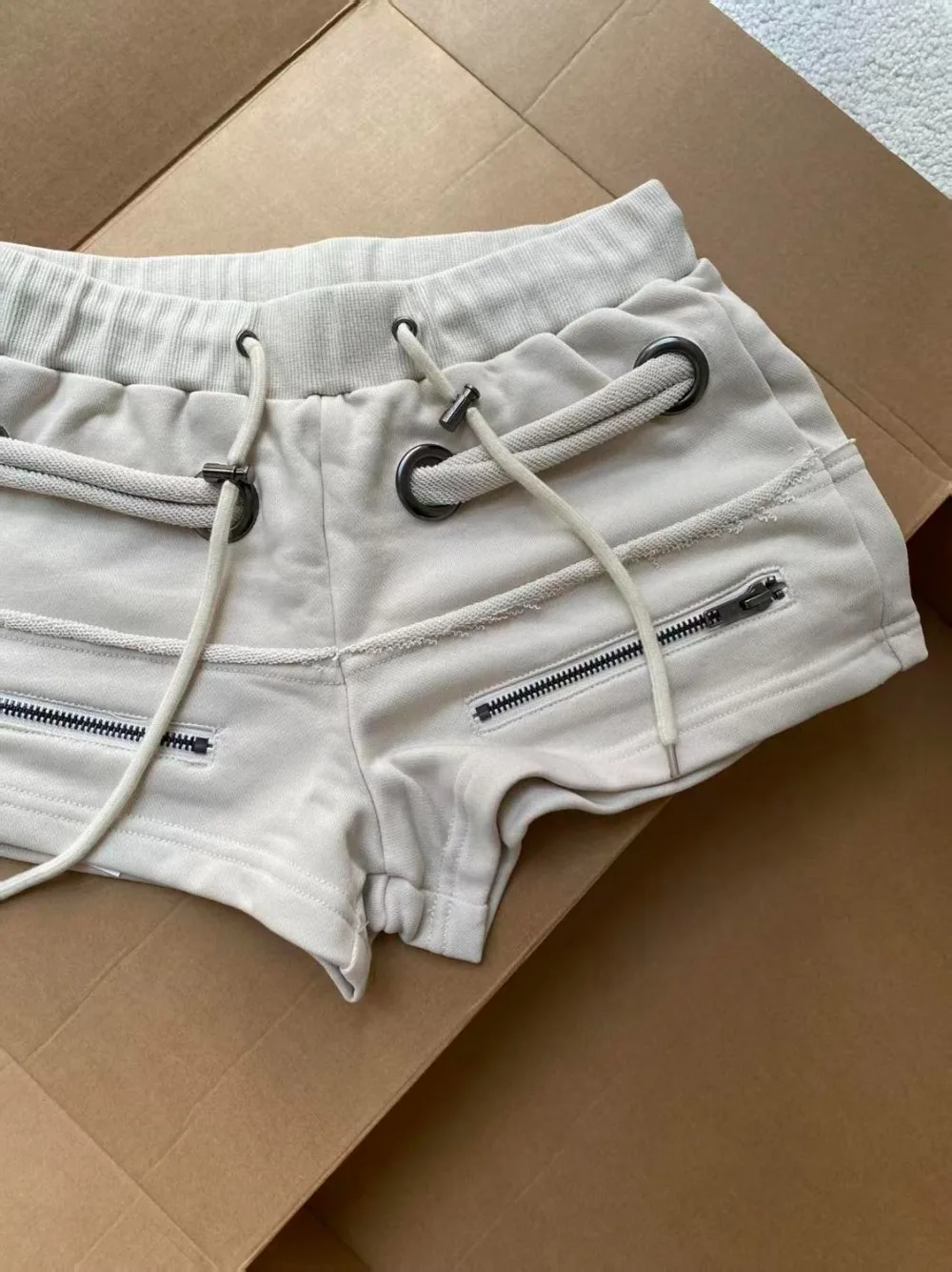 Korean Spice Girl Retro Gray Zipper Drawstring Short Sweatpants Design Sense Low Waist Super Shorts Women