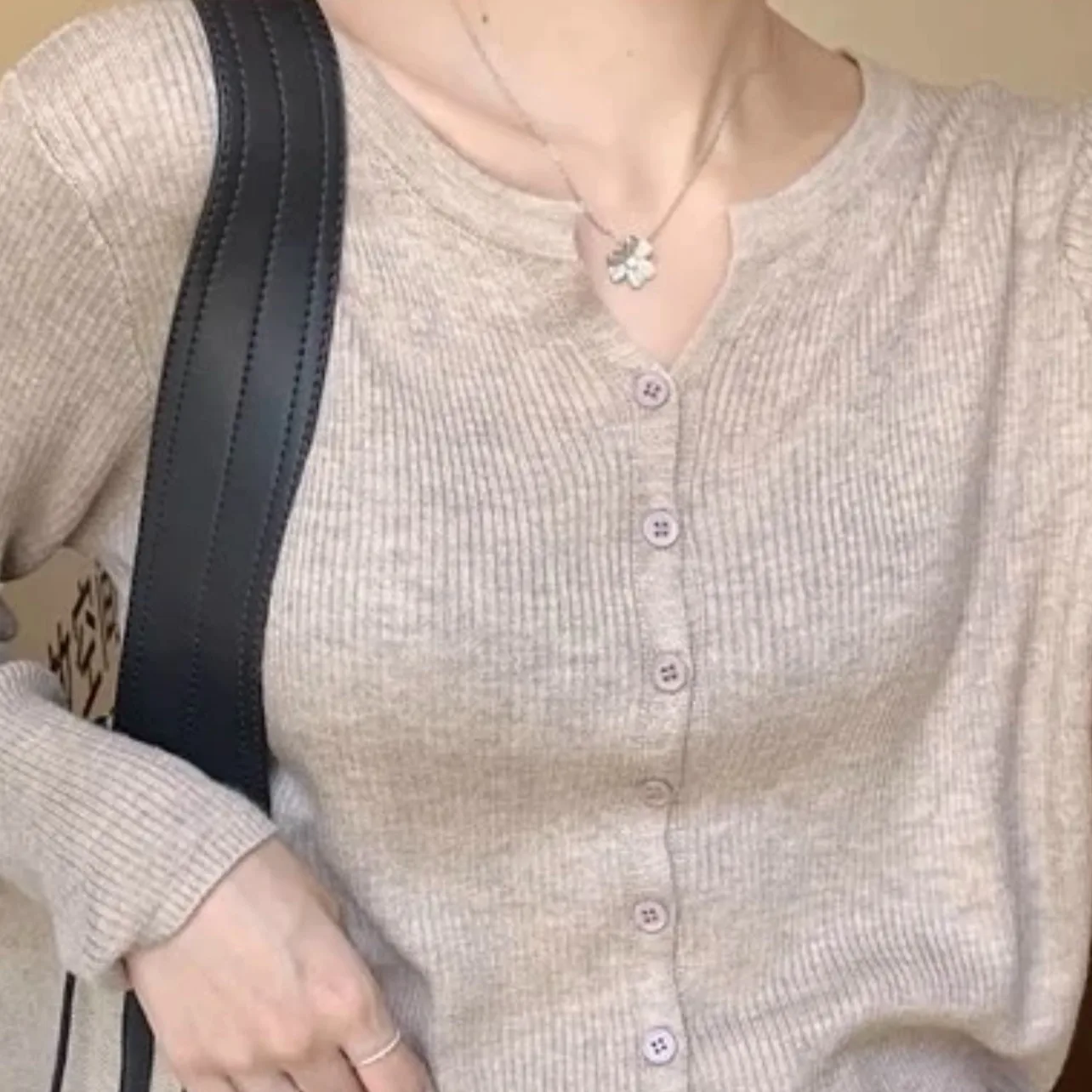 

Ele Simple Long Sve Knitted Sweater Cardigan Smooth Touch 3D Texture Soft Cozy V-Ne Single Button Closure Color