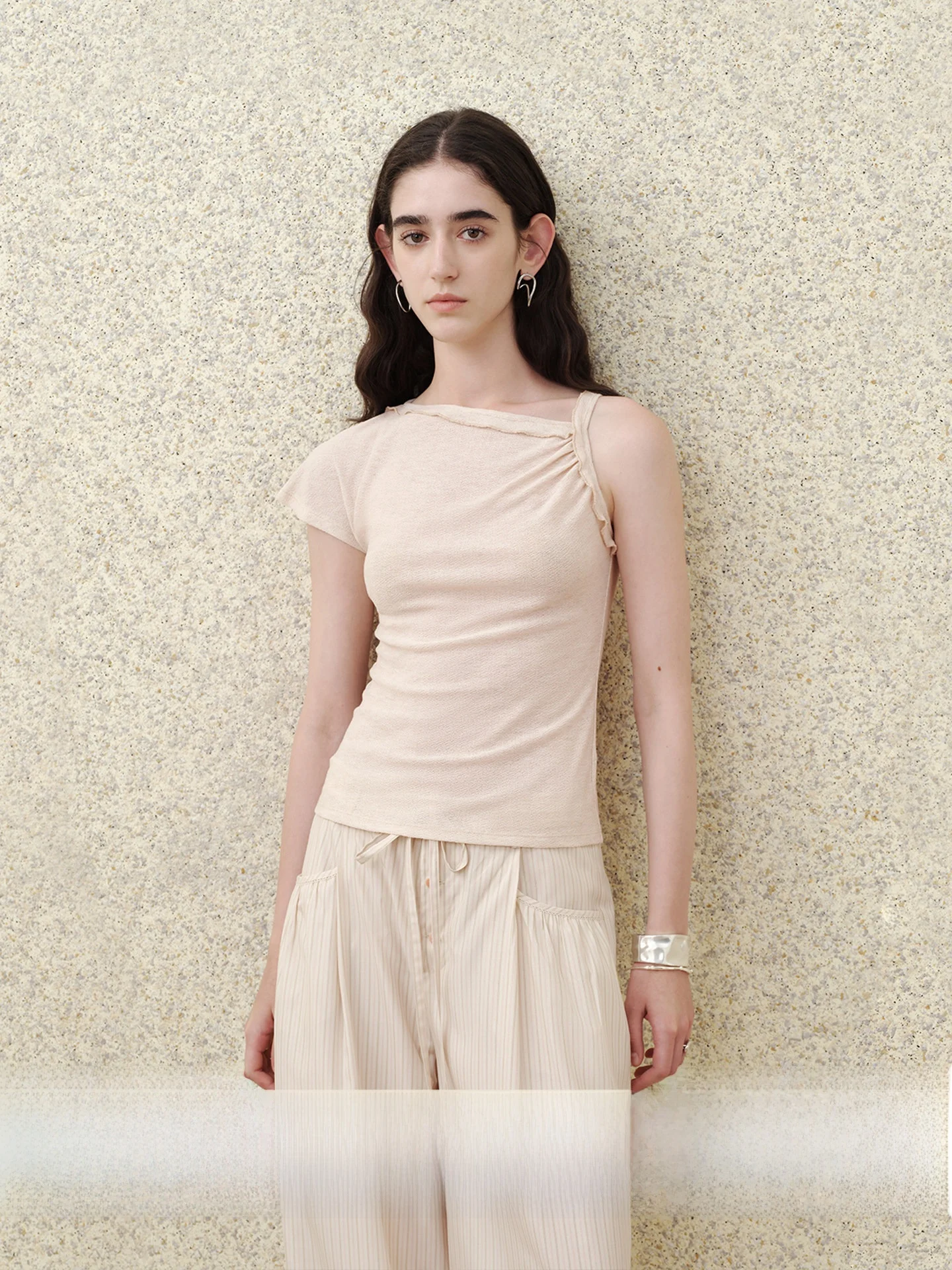 

Asymmetrical Sleeve Vest T-Shirt Women's Slim Fit Casual Style Cotton Polyester Blend Short Sleeve Low round Neck Design