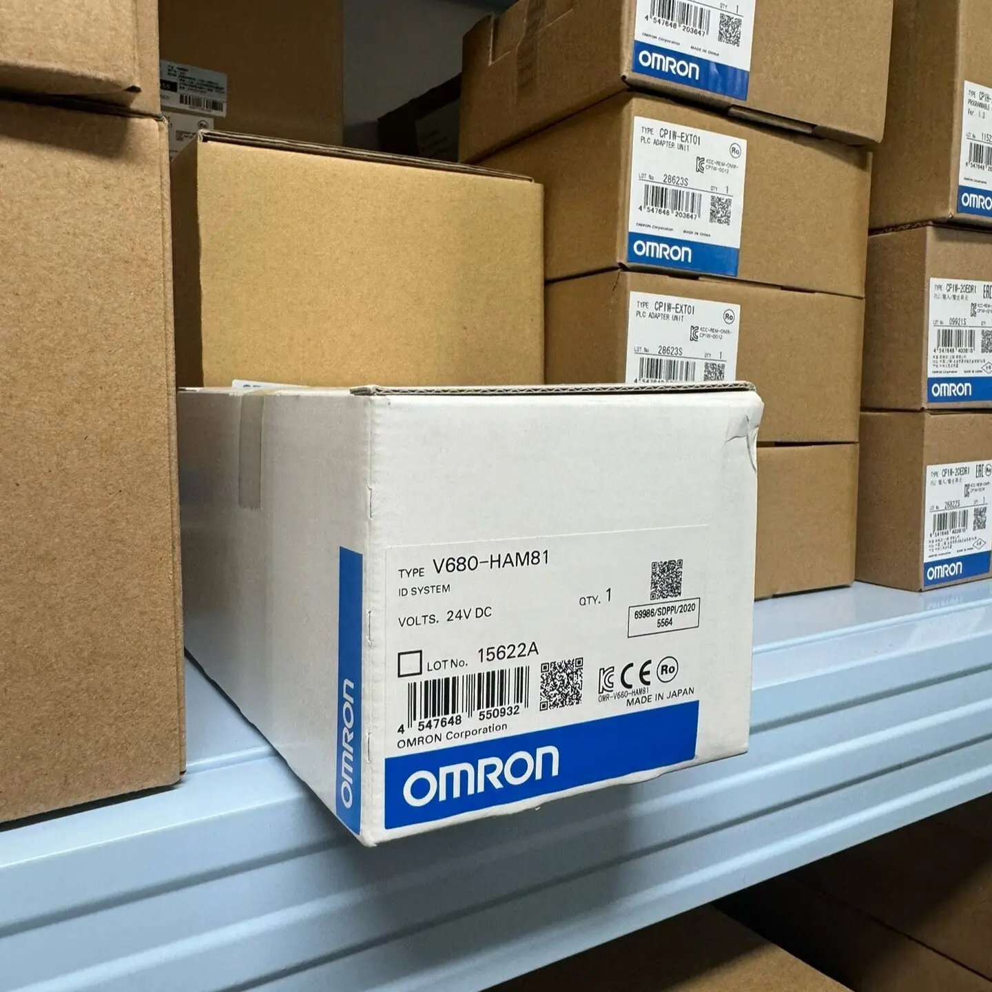 New original Omron V680-HAM81 RFID reader 24V, DC voltage