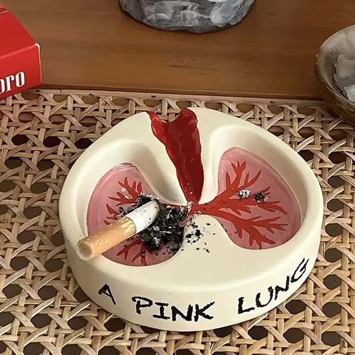 Ashtray Tray A Pink Lung Sign Unique Funny Cool Portable Creative Cigarettes Desktop Smoking Cigar Home Ash Tray Holder Smokers