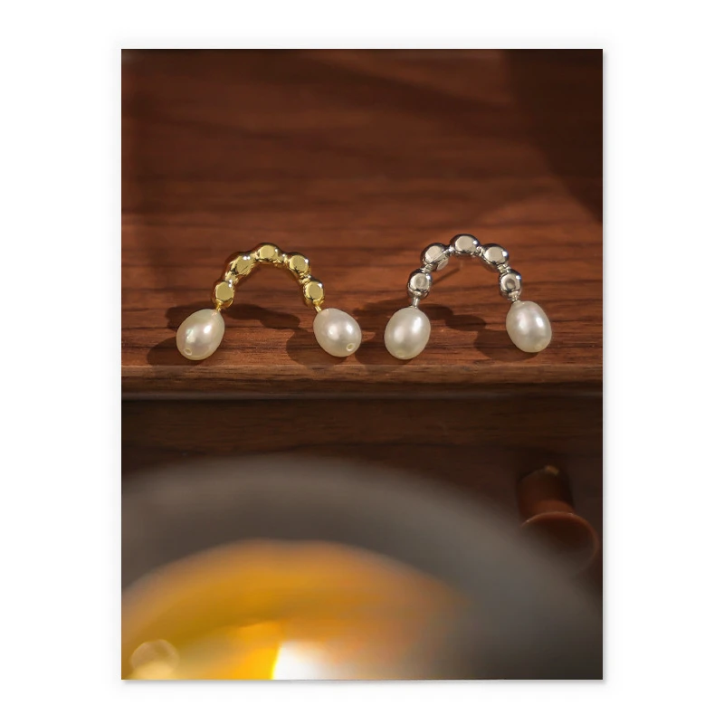 Korean version of the new personalized natural real pearl stud earrings retro temperament earrings