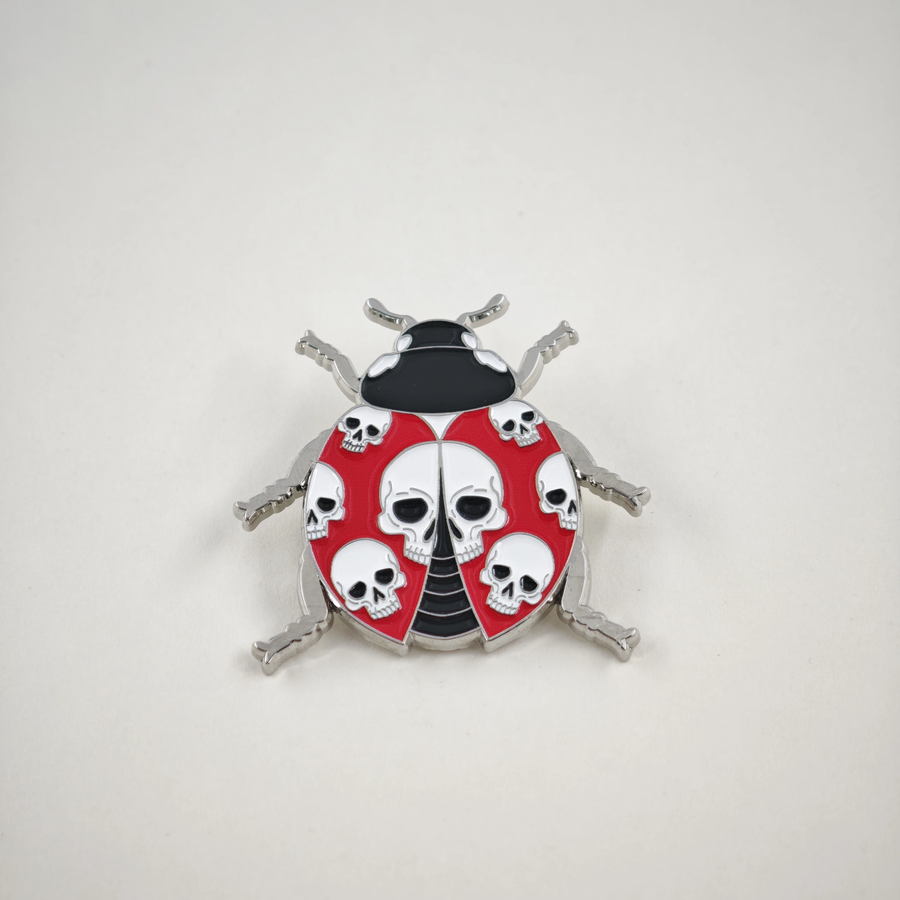 Gothik-Marienkäfer-Schädel-Brosche Rotes Insekten-Metall-Abzeichen Punk-Skelett-Emaille-Pin Gothic-Schmuck Halloween-Geschenk – Detail 12