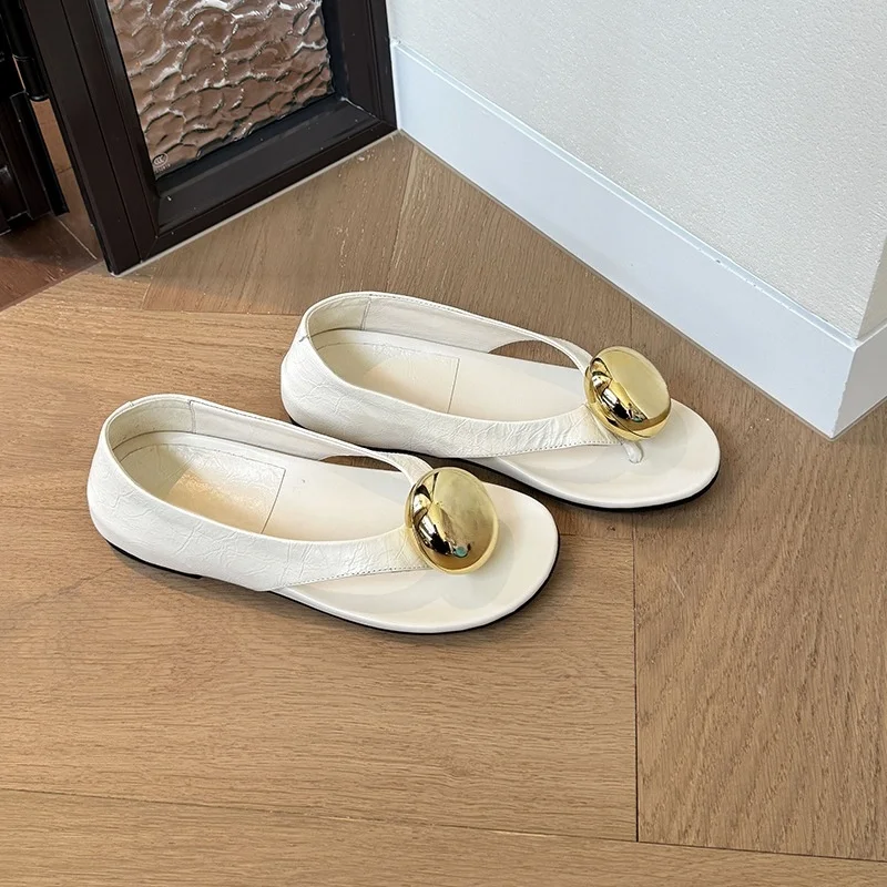 

Дизайнерские сандалии с металлическим декором и узором «ёлочка», модные повседневные сандалии, комфортные туфли с круглым носком, вентилируемая обувь