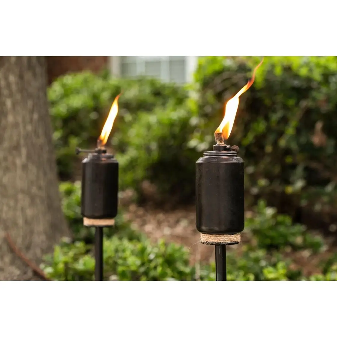 Torcia a fiamma regolabile da 65" - Lanterna da esterno in resina nera con contenitore di carburante, per illuminazione di patio, giardino e percorsi.
