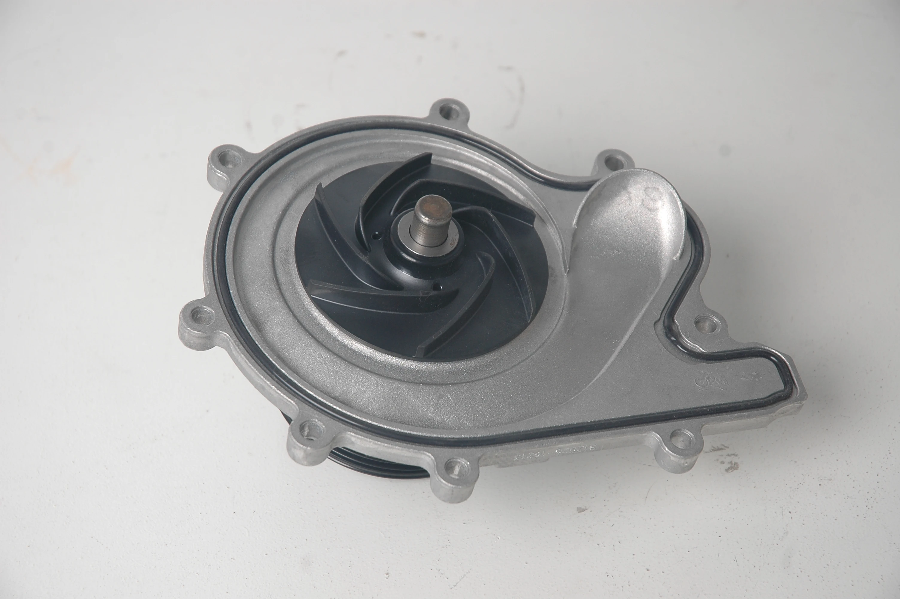 

5269784 BJ1027 BJ1037 BJ2027 Tunland Pickup Water Pump For FOTON CUMMINS ISF 2.8 Engine