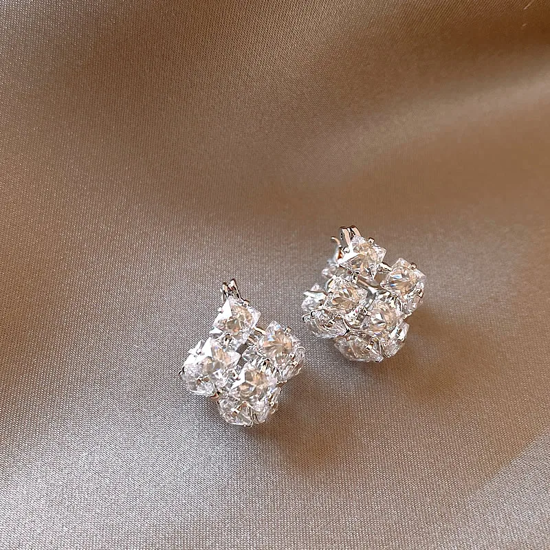 2024 French new design fashion jewelry silver color luxury zircon square earrings elegant women\'s evening party accessories