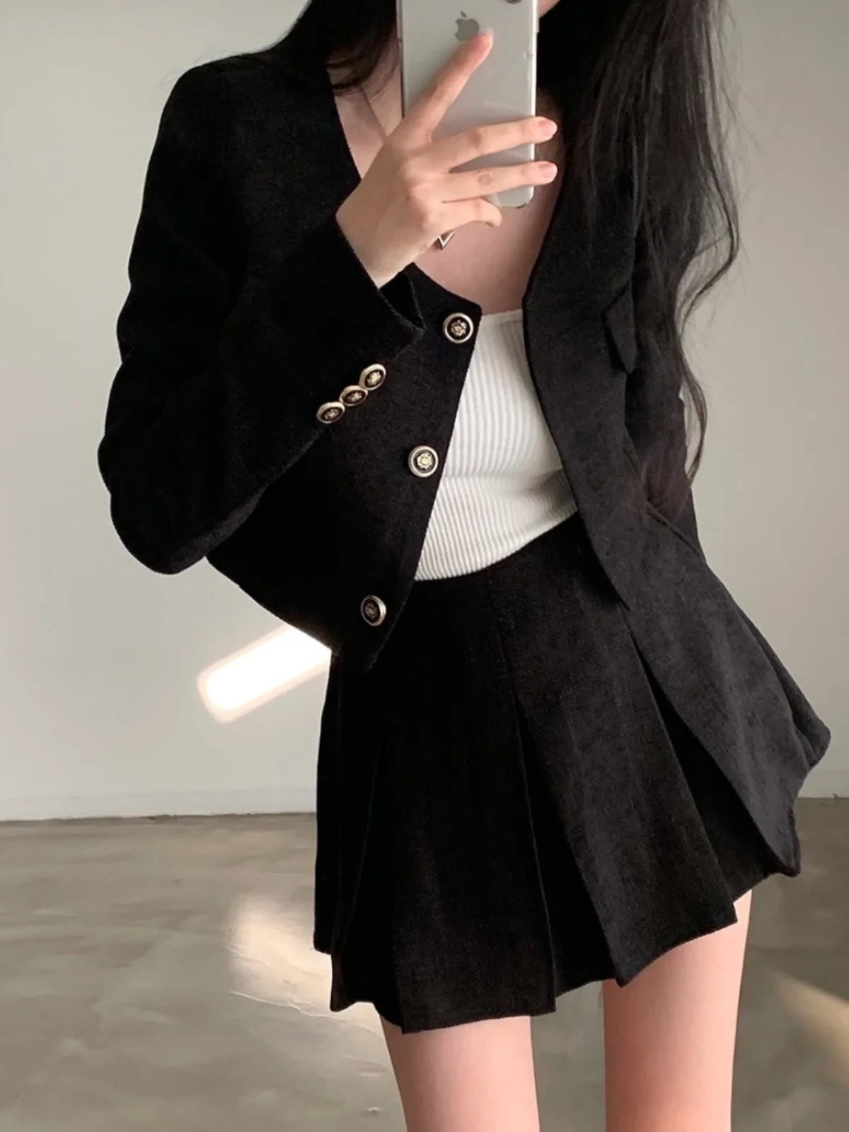 Chic Autumn Winter Short Coat And Pleated  Skirt Set Women's Fashion Ensemble with Inner  Two Piece Suit