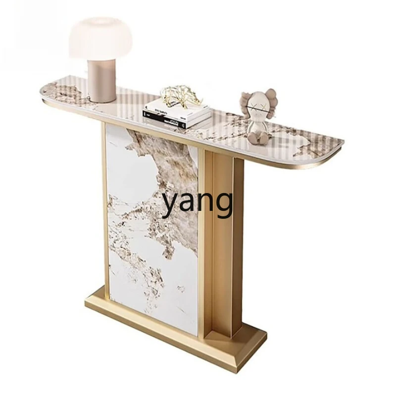 

LZR entrance door against the wall Entrance platform High-end corridor case Living room End view table