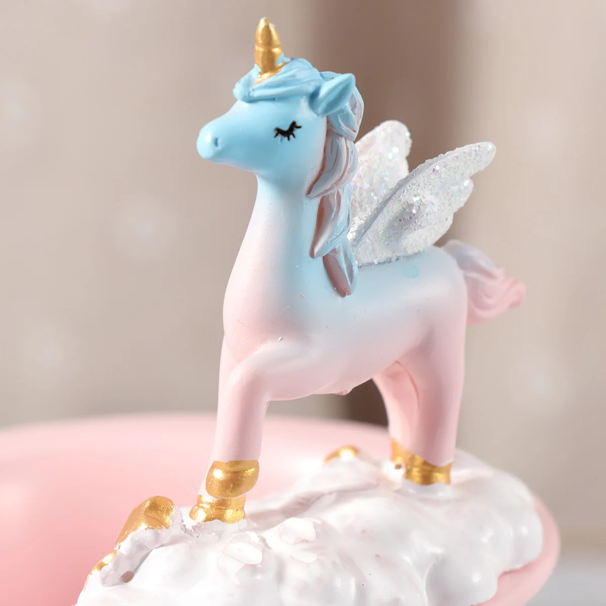 

Unicorn Shaped Resin Pen Holder Creative Desktop Organizer for Office School Supplies Brushes Stick Storage Decorative