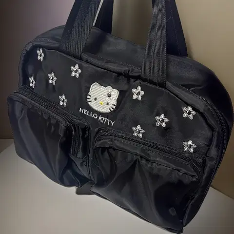 Hello Kitty svarta broderade hängväskor Y2k stor kapacitet tygväskor sminkväskor casual lager på lager bärbara necessärer för kvinnor 8 best sales svart Hello Kitty-väska - №1