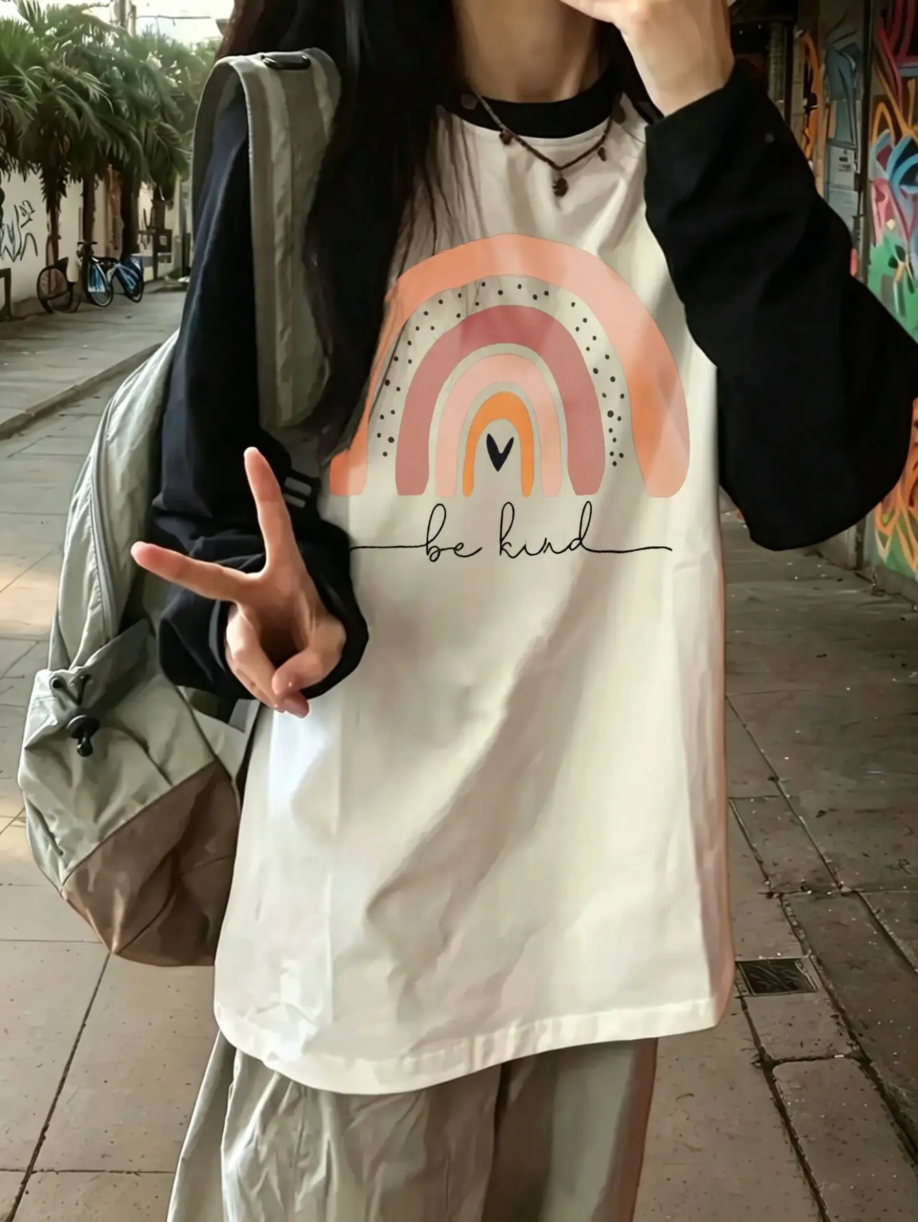 T-shirt à manches longues pour femmes, style harajuku vintage, imprimé arc-en-ciel, décontracté, avec lettres Be Kind, vêtements féminins