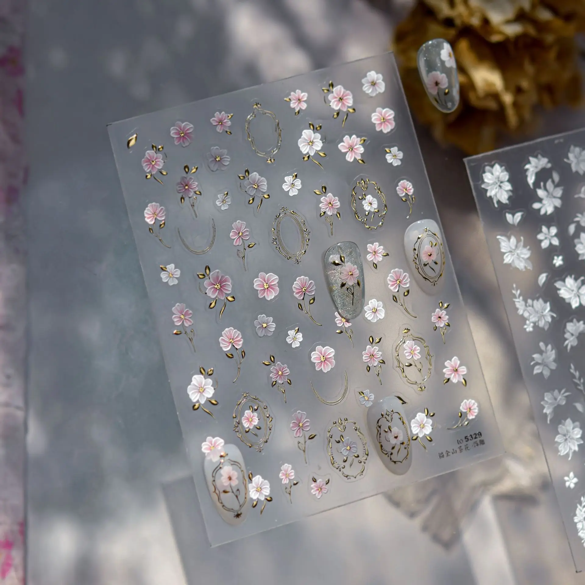 Adesivi per unghie con fiore di camelia in metallo Decorazione per unghie adesiva con design 3D di alta qualità T-5329