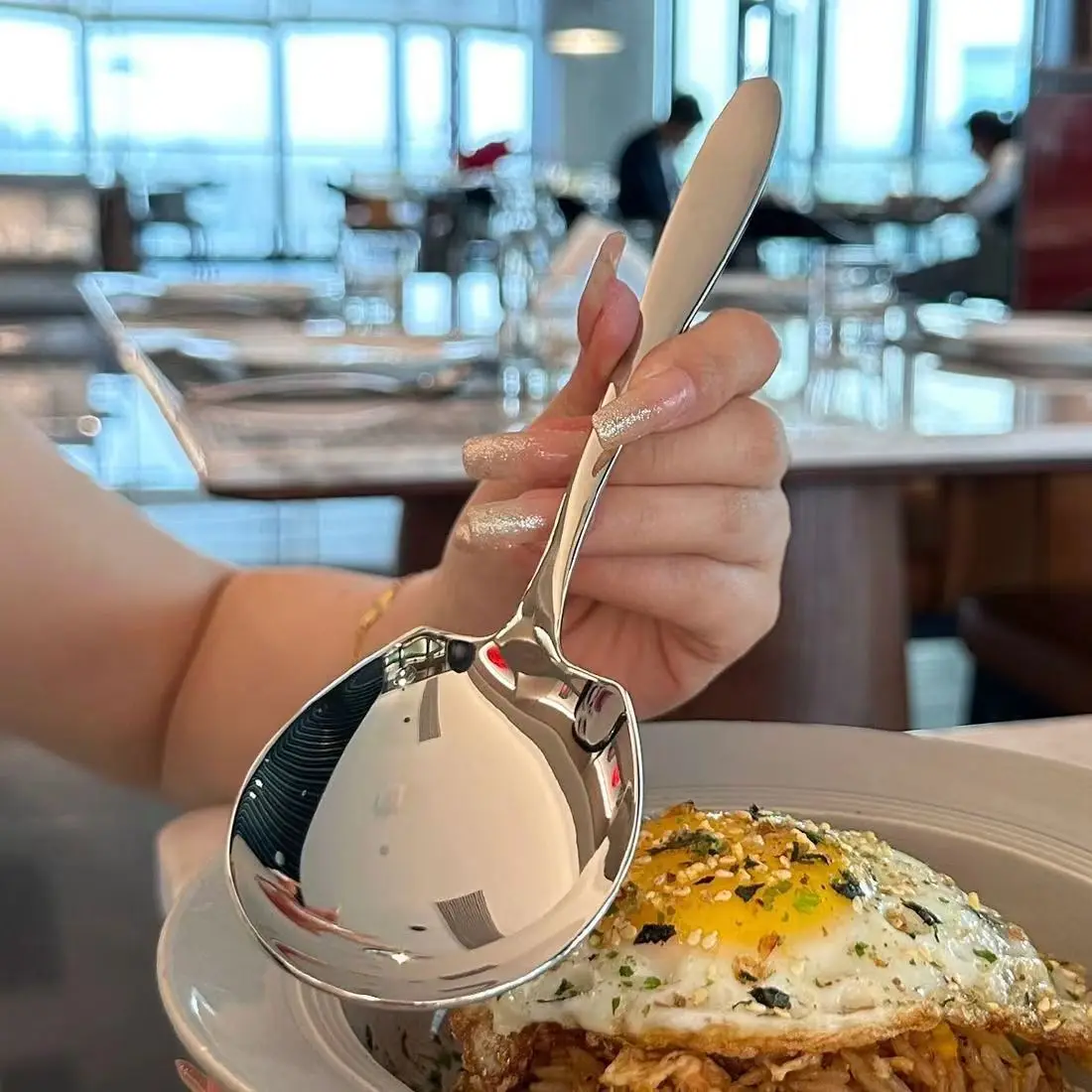 Cuillères de service tendance en acier inoxydable pour les gourmands ; Loupes à soupe pour restaurants ; Cuillères partagées ; Cuillères à long manche pour les dortoirs étudiants