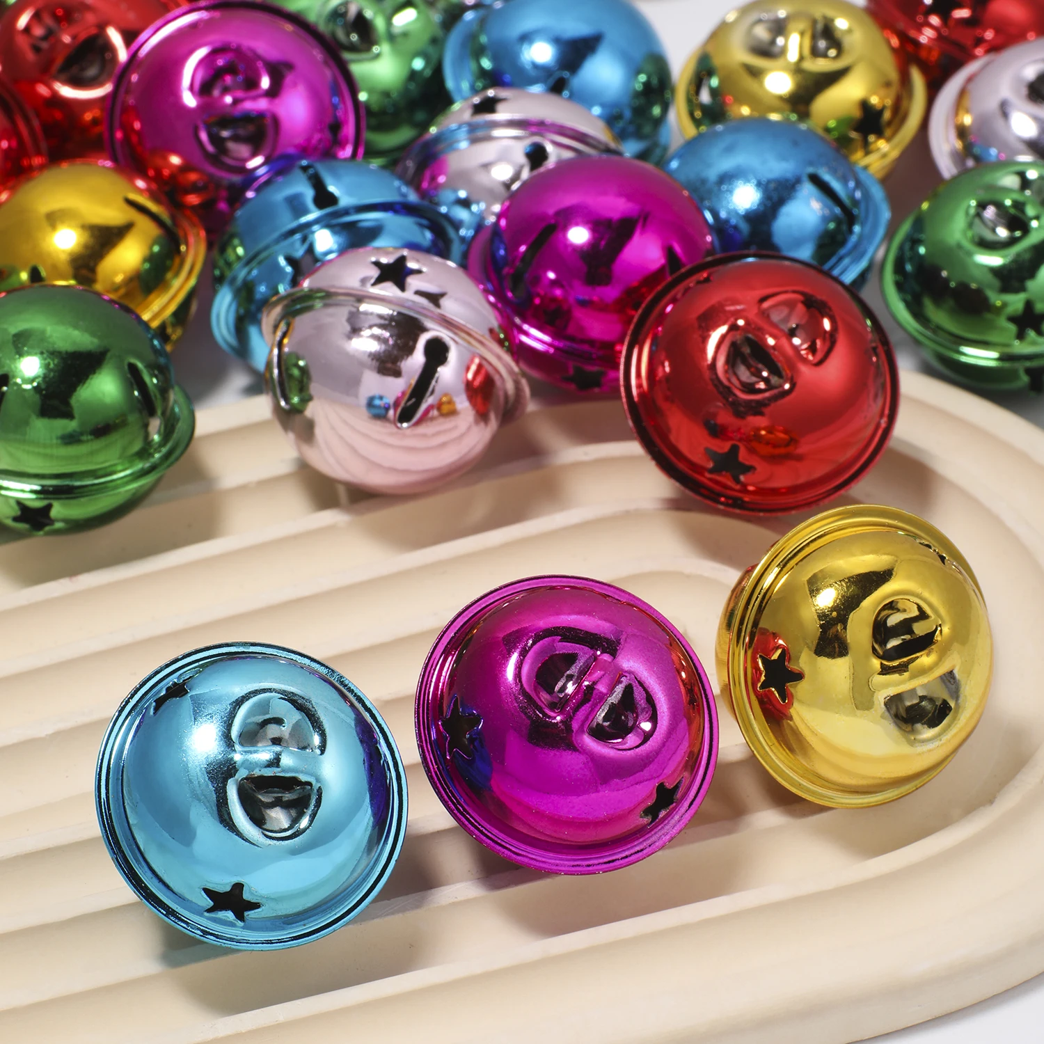 25mm Hollow Out Pentagram Star Pattern Jingle Bells Baking Paint Multicolor Metal Little Bells for DIY Bag Pendant Accessories