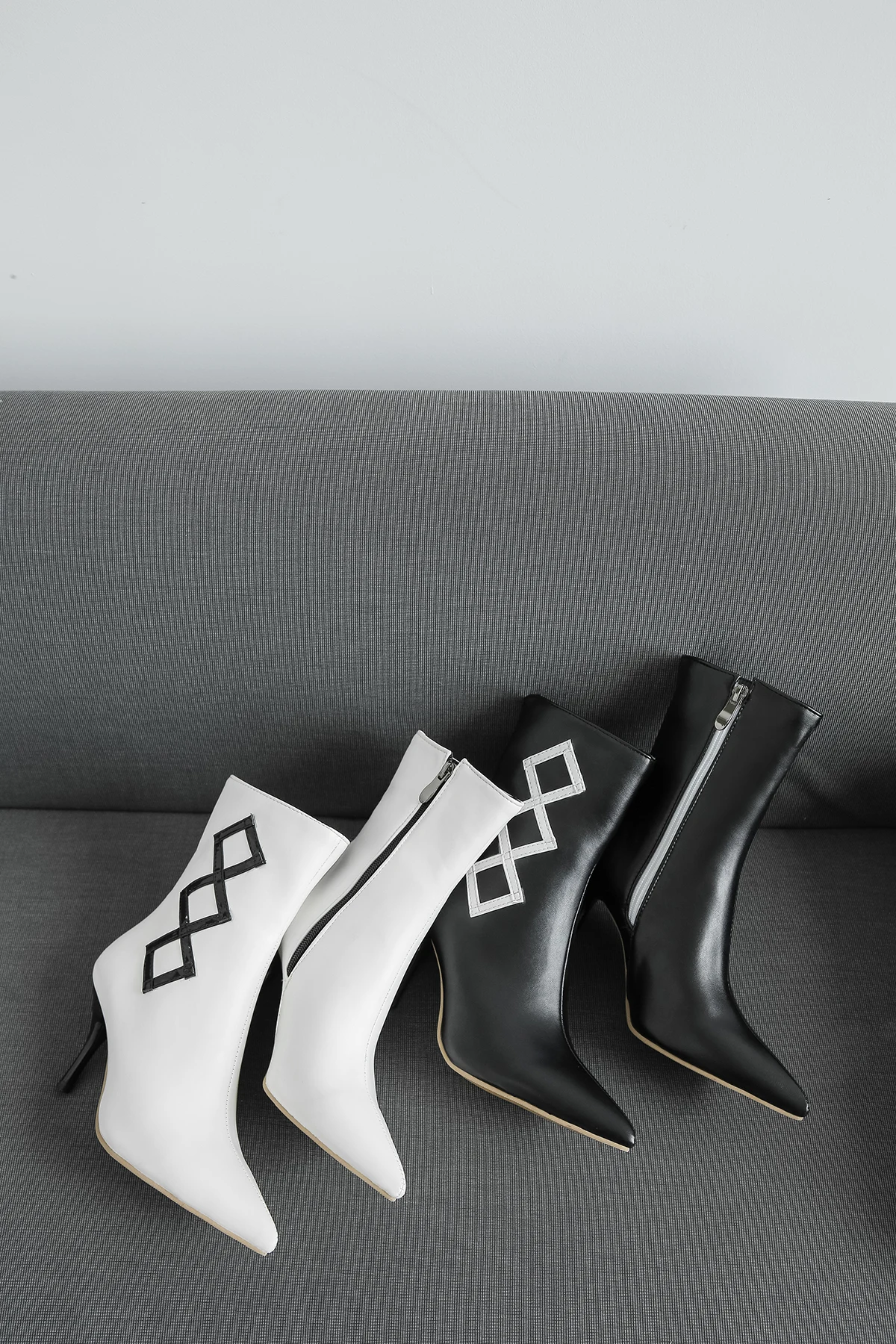 

Women's Shoes, Black and White Color-Blocking Ankle Boots, Pointed Toe, Thin Heel, Zipper, Non-Slip Sole, High-Heeled Boots, Mid-Calf Boots, Matte Leather, Small Black Boots, Designer Style, Cheap Clearance Women's Boo